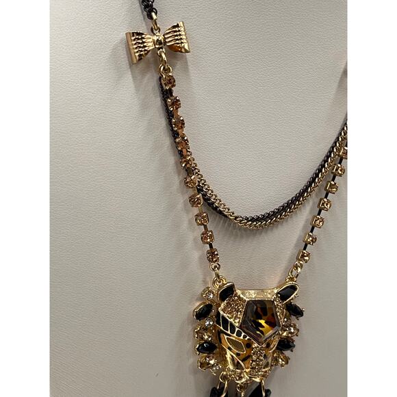 Betsey Johnson Hollywood
Glam Leopard Tiger Head Dangle Bow Gold Necklace - Picture 3 of 12